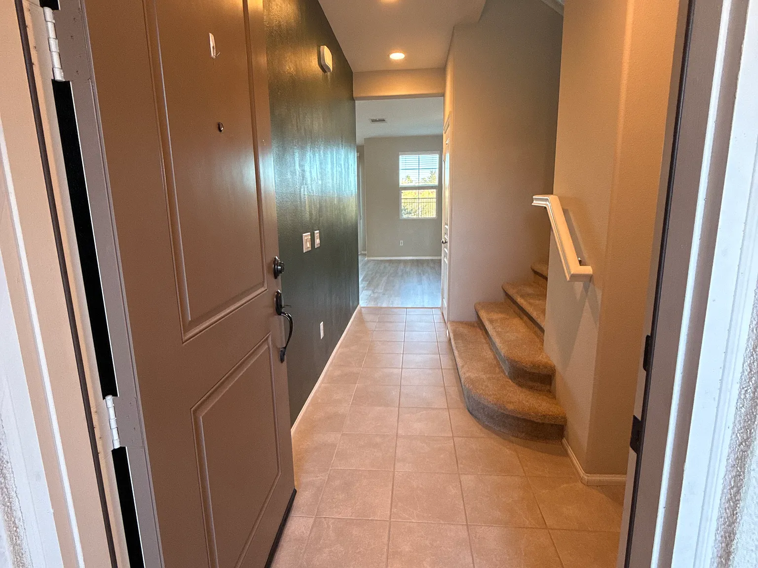 3 bed, 1905 sqft, $3,100 — Photo 2
