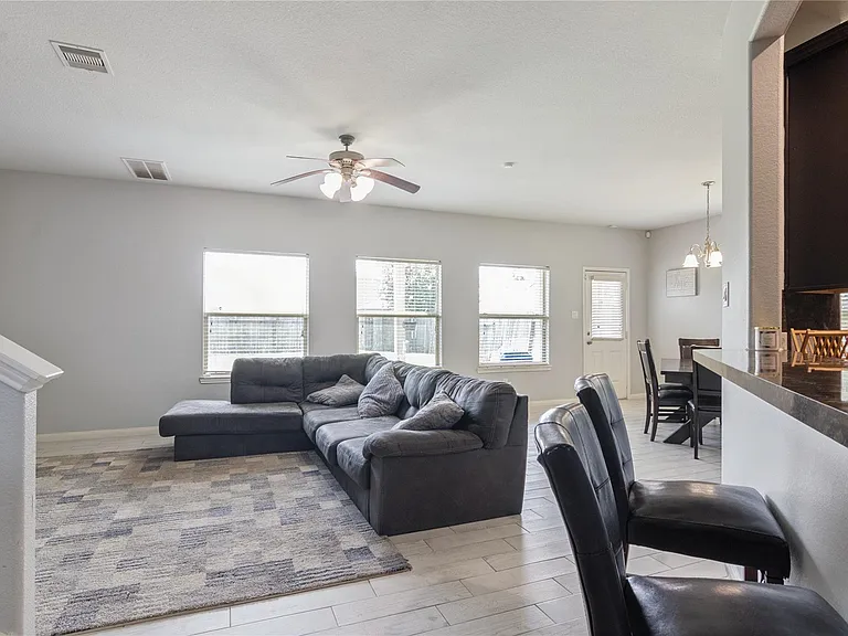5218 Misty Ln — Photo 3