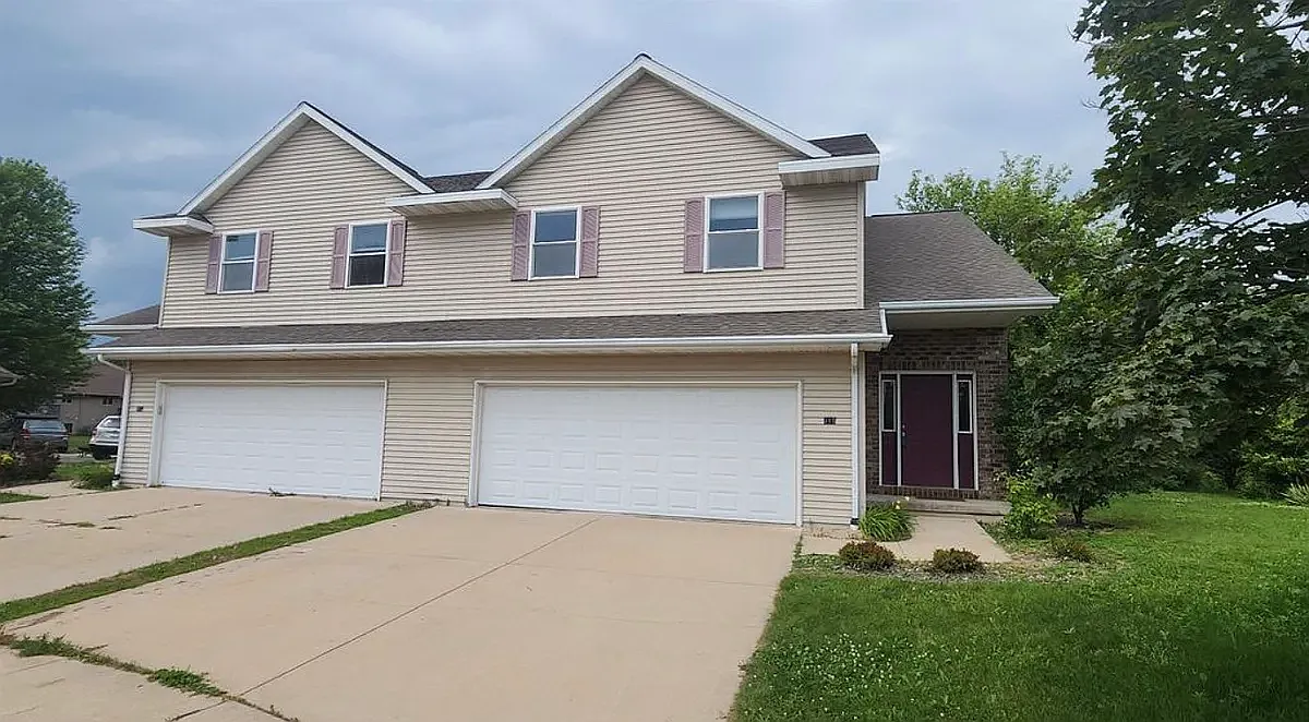 4 bed, 2.5 bath, 2400 sqft, $2,400 — Photo 1