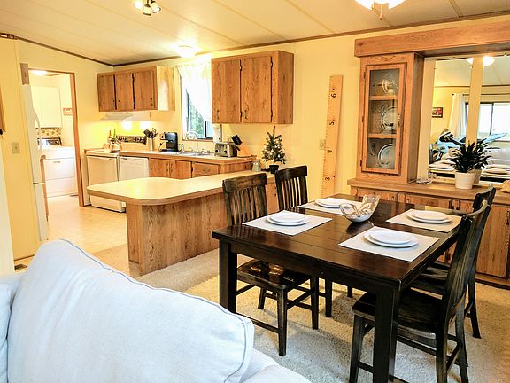 Dining Room & Kitchen