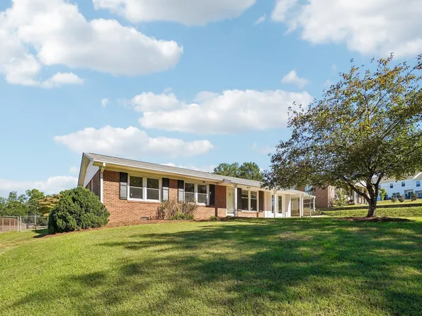 102 Sherwood Ave, Greer, SC 29651