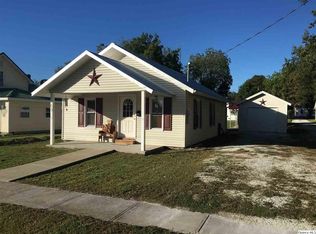 213 W Chestnut St, Mt Sterling, IL 62353