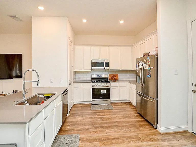 11021 Mikula Dr — Photo 14