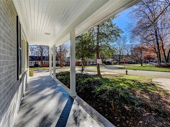 5th image of 900 Avery Pl
