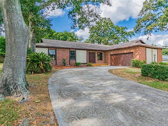 2nd image of 1832 Laurel Oak Dr