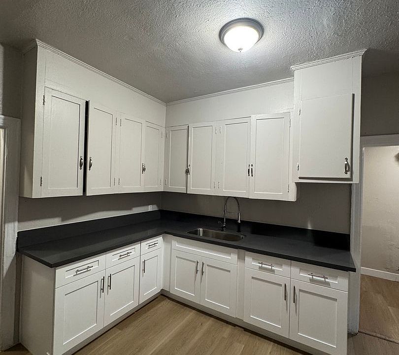 1st image of 807 W 43rd St #811