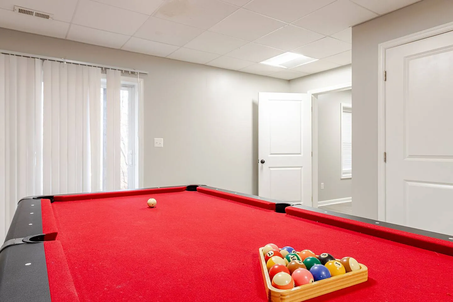 4 bed, $3,400 — Photo 1