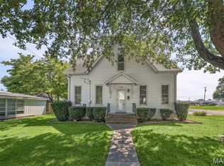 118 S Cedar St, Trenton, IL 62293
