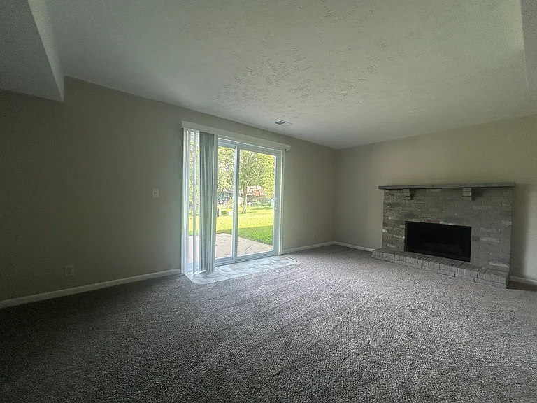 5524-5526 S 42nd Street Ct — Photo 4