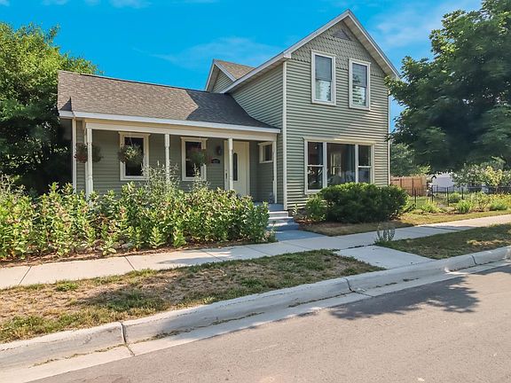 2nd image of 827 Forest Ave