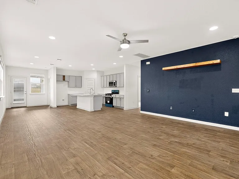 13712 Clerk St — Photo 3