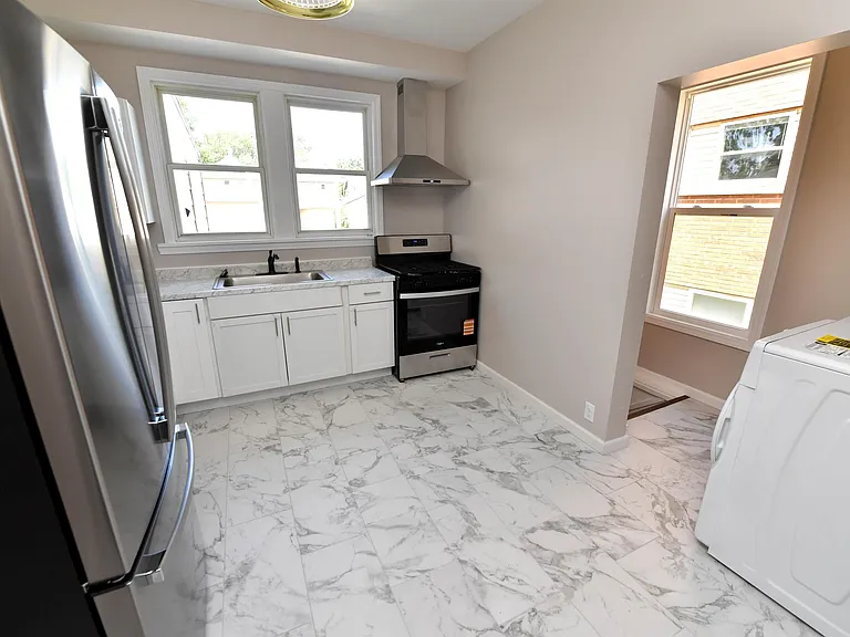 1027 N University St — Photo 23