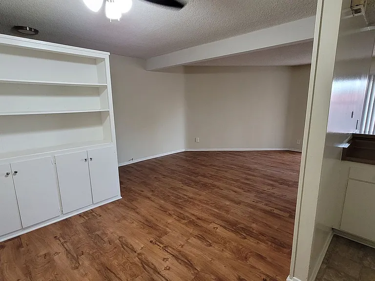 Lido Isle Apartments — Photo 20