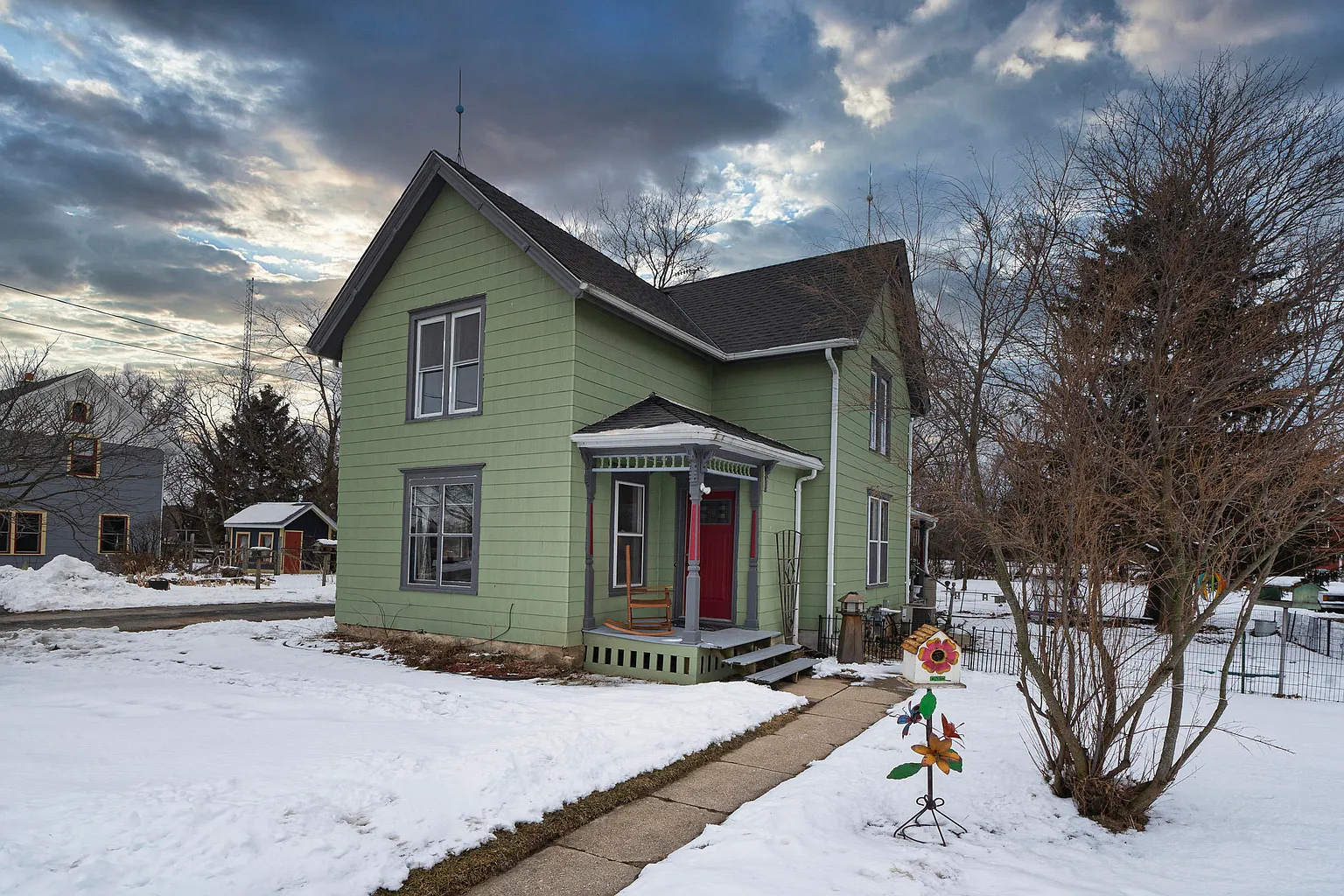 2535 Langmaid St photo 1
