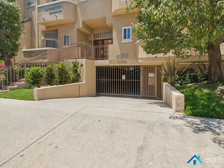 4139 Cahuenga Blvd #102 — Photo 24