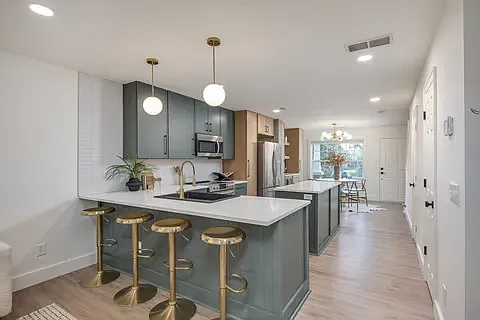 2 bed, 2.5 bath, 1216 sqft, $1,900 — Photo 2