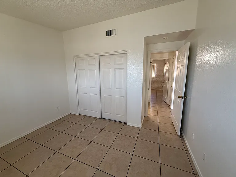7526 W Glenn Dr #1 — Photo 5