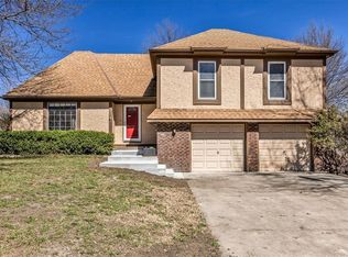 1420 E Sunvale Dr, Olathe, KS 66062