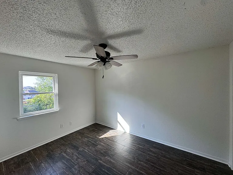 833 Michelle Dr — Photo 9