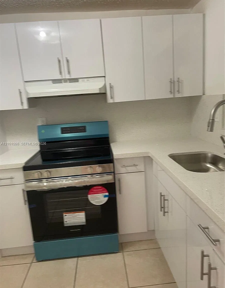 Point South Condo — Photo 4