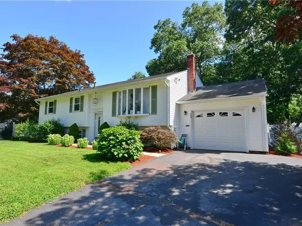 108 Stillwater Dr, Warwick, RI 02889