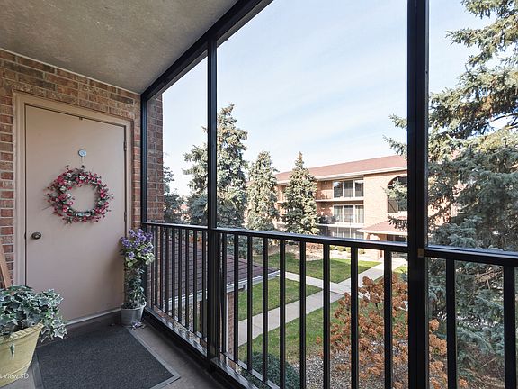 4th image of 4943 Circle Dr #303