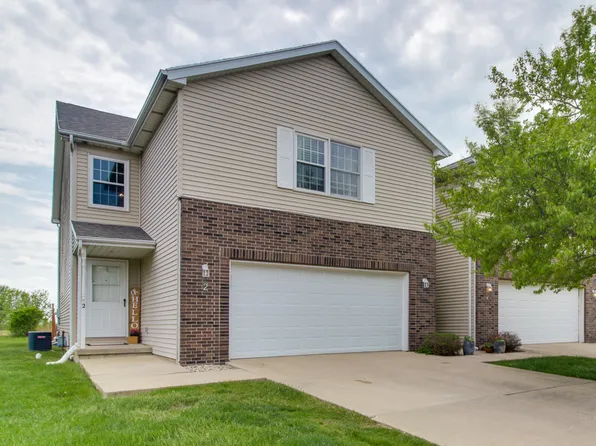 2 Everett Ct, Bloomington, IL 61705