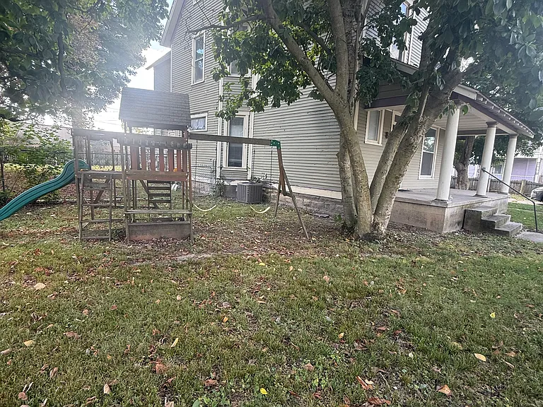 1005 E Adams St — Photo 10
