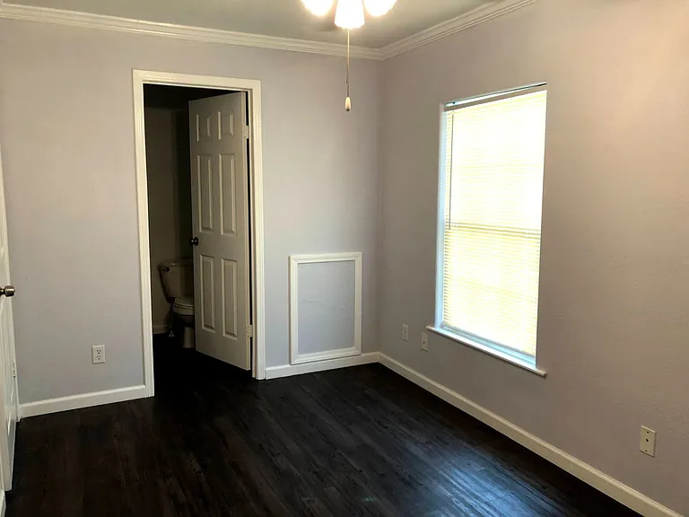 146 Varsity Dr — Photo 12