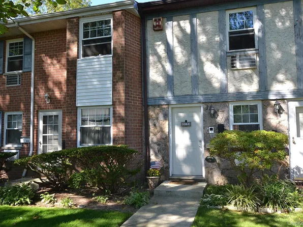 11 Glen Hollow Drive #D15, Holtsville, NY 11742