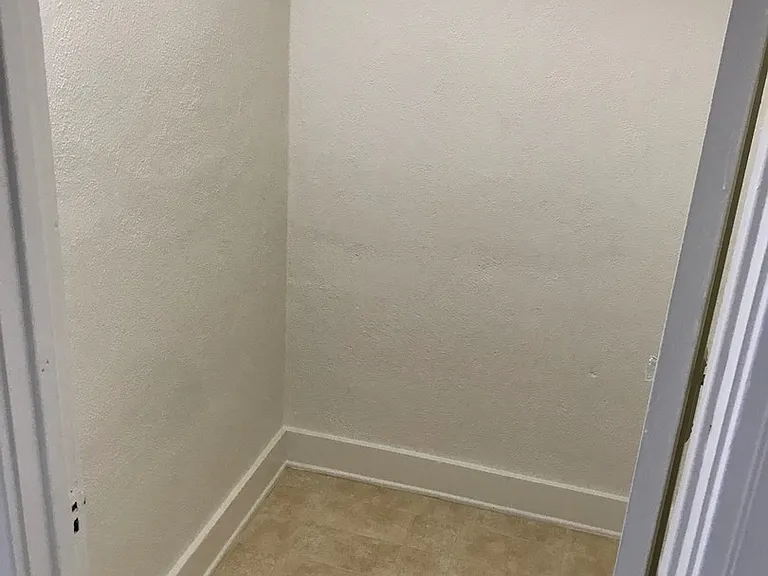 Ave 63 Apartments — Photo 16