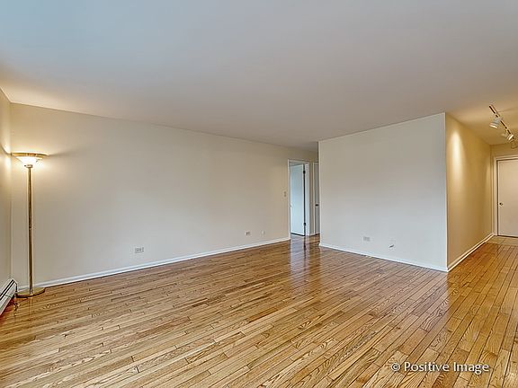 3rd image of 510 W Eastman St APT 1E