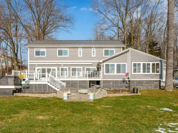 8663 Hill Dr, Grand Junction, MI 49056