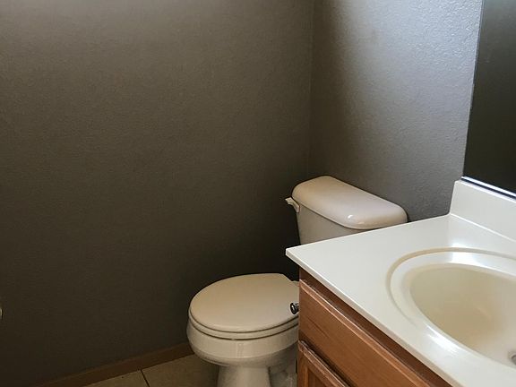 3rd image of 2084 Nantuckett Cir