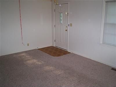 2nd image of 932 W 5th St