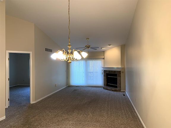 5th image of 709 Shorefront Cir