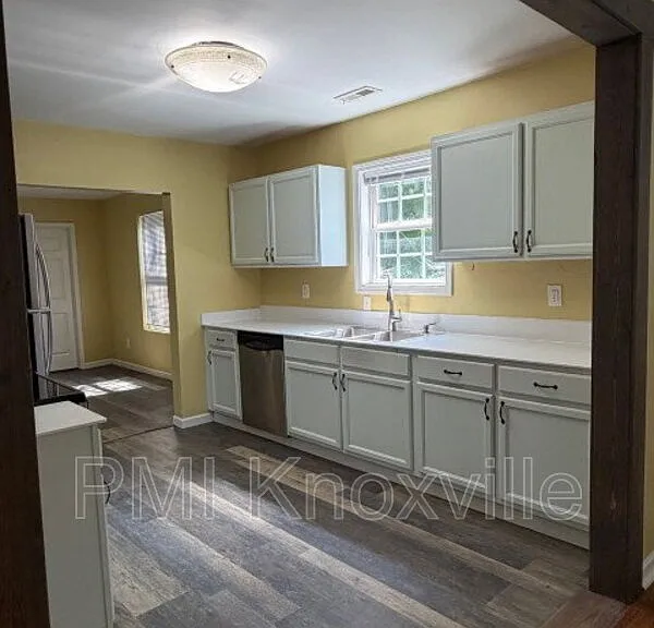 2340 Boxwood Ln — Photo 6