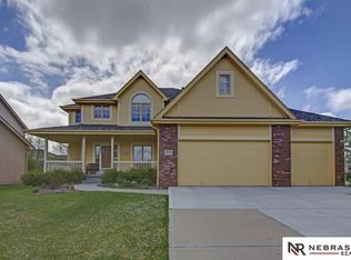 16519 Greenleaf St, Omaha, NE 68136