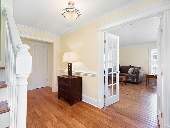 3rd image of 400 Fairington Dr