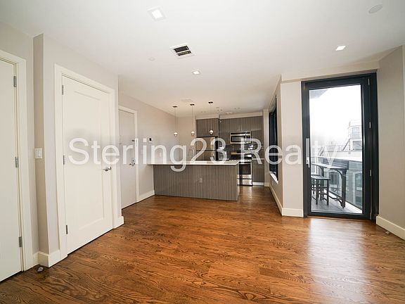 3rd image of 27-18 Hoyt Ave S #9B