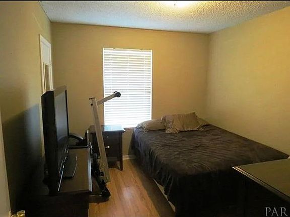 5th image of 720 Barksdale St