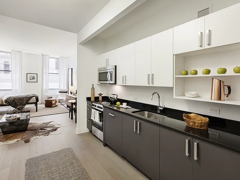 70 Pine St #831 — Photo 1