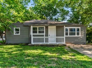 33020 W 82nd St, De Soto, KS 66018