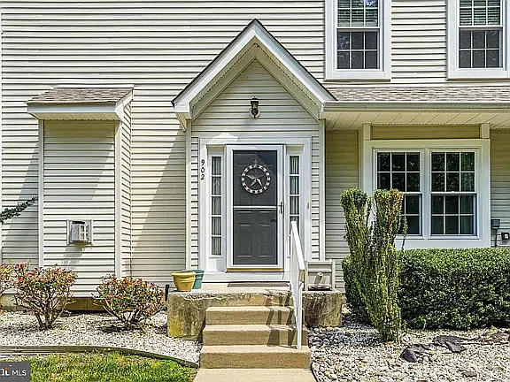 3 bed, 2.5 bath, 1612 sqft, $2,700 — Photo 3