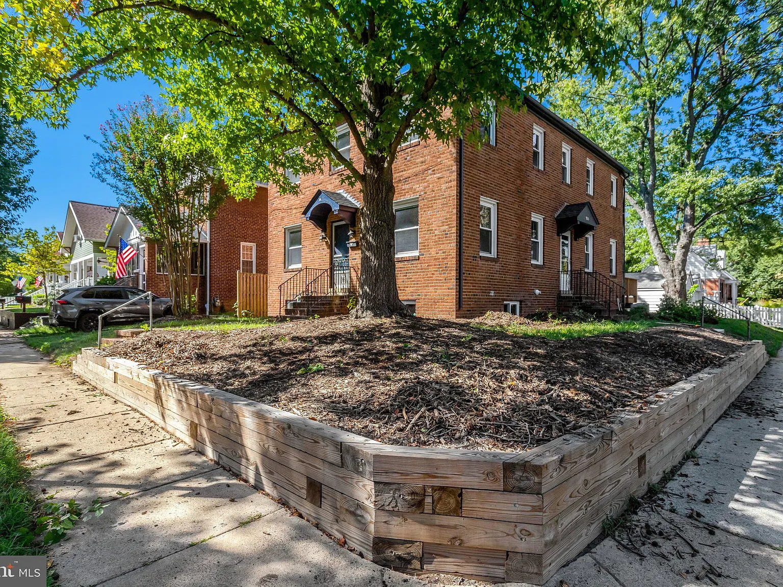 2 bed, 1.0 bath, 2296 sqft, $3,800 — Photo 2