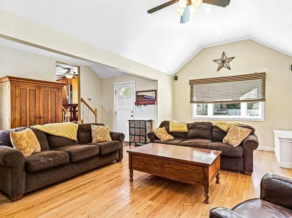 11 Gerard St, Wakefield, MA 01880