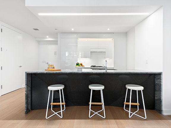5th image of 400 Park Ave S APT 23G