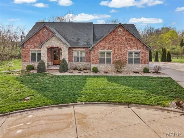 219 Wyndridge Ct, Belleville, IL 62226