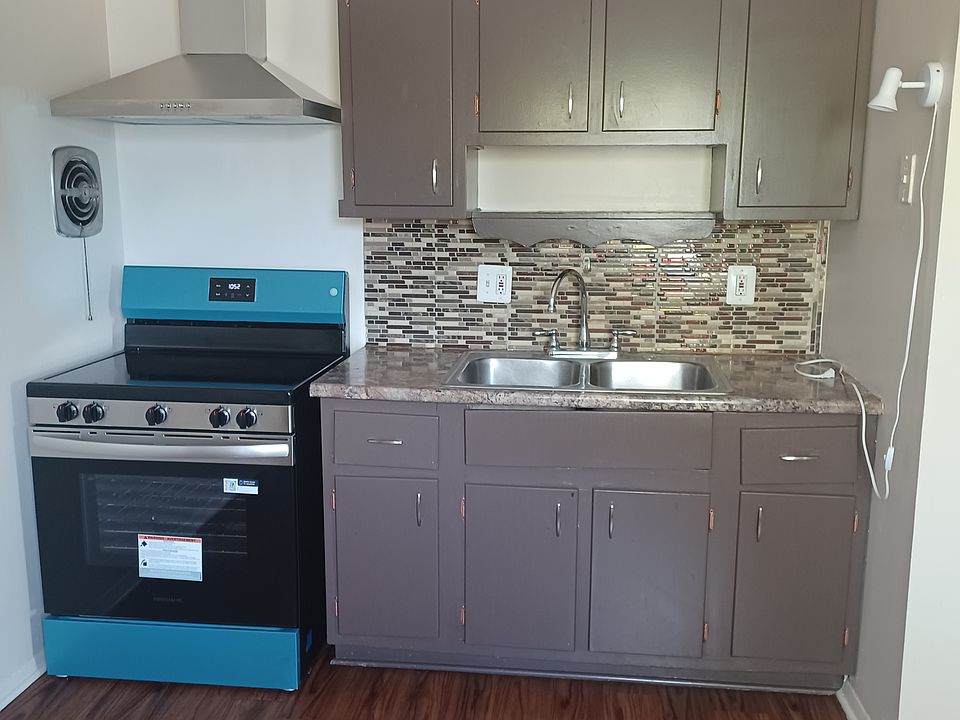 1st image of 3605 James St #C