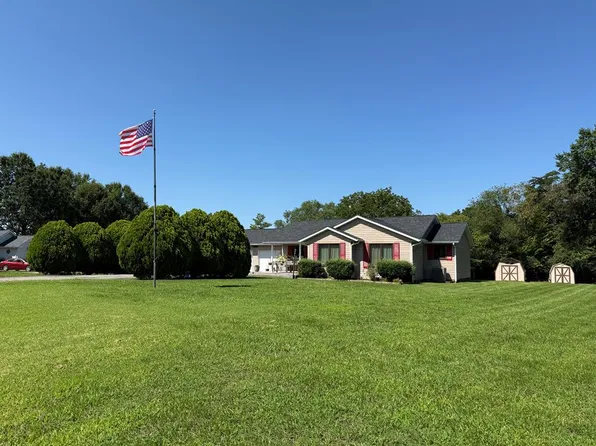 7 Fletcher Dr, Farmville, VA 23901